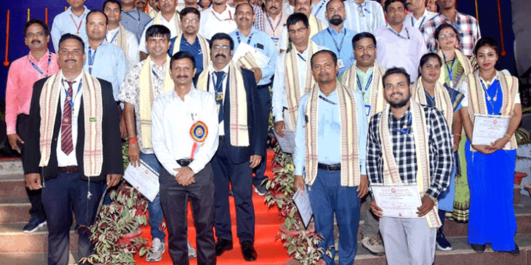 ୬୦ ଜଣ ରେଳକର୍ମଚାରୀଙ୍କୁ ରେଳ ସେବା ସମ୍ମାନ ପ୍ରଦାନ