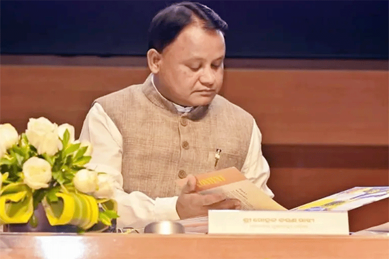 ପାଠ୍ୟପୁସ୍ତକ ତ୍ରୁଟି ନେଇ ମୁଖ୍ୟମନ୍ତ୍ରୀଙ୍କ କଡ଼ା ଆଭିମୁଖ୍ୟ