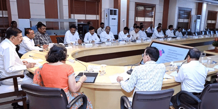 ରାଜ୍ୟପାଳଙ୍କ ପରାମର୍ଶ: କୃଷି ପାଇଁ ସୌରଚାଳିତ ପମ୍ପର ବ୍ୟାପକ ବ୍ୟବହାର କରନ୍ତୁ