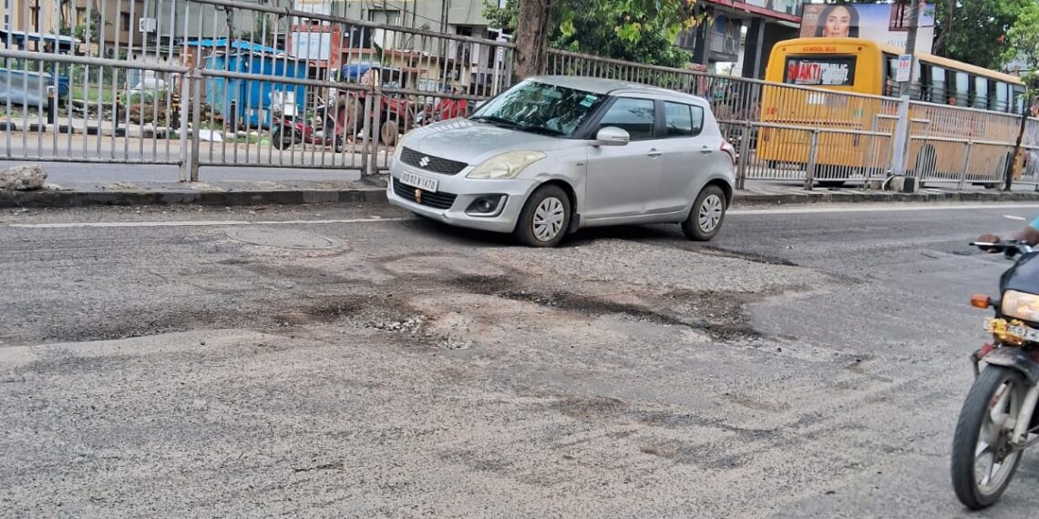ପୂର୍ତ୍ତବିଭାଗ ର ବିପର୍ଯ୍ୟାସ୍ତ ରାସ୍ତା ଘାଟ : ଆର୍ଥିକ ଅନୁଦାନକୁ ଅପେକ୍ଷା !