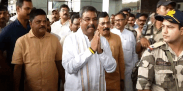 ଭୁବନେଶ୍ୱର ବିମାନବନ୍ଦରରେ ଧର୍ମେନ୍ଦ୍ର ପ୍ରଧାନ , ସ୍ୱାଗତ ସମାରୋହରେ ବିଜେପି କର୍ମୀଙ୍କ ପ୍ରବଳ ଭିଡ଼