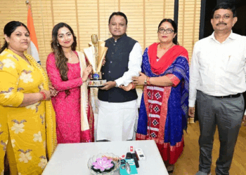 ଜ୍ୟୋତିର୍ମୟୀଙ୍କୁ ସମ୍ବର୍ଦ୍ଧିତ କଲେ ମୁଖ୍ୟମନ୍ତ୍ରୀ, ୫ ଲକ୍ଷ ଟଙ୍କାର ପୁରସ୍କାର ରାଶି ଘୋଷଣା କଲେ