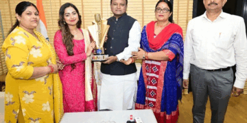 ଜ୍ୟୋତିର୍ମୟୀଙ୍କୁ ସମ୍ବର୍ଦ୍ଧିତ କଲେ ମୁଖ୍ୟମନ୍ତ୍ରୀ, ୫ ଲକ୍ଷ ଟଙ୍କାର ପୁରସ୍କାର ରାଶି ଘୋଷଣା କଲେ